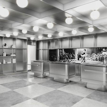 Revery Toronto Downtown, Curio Collection By Hilton Exterior foto