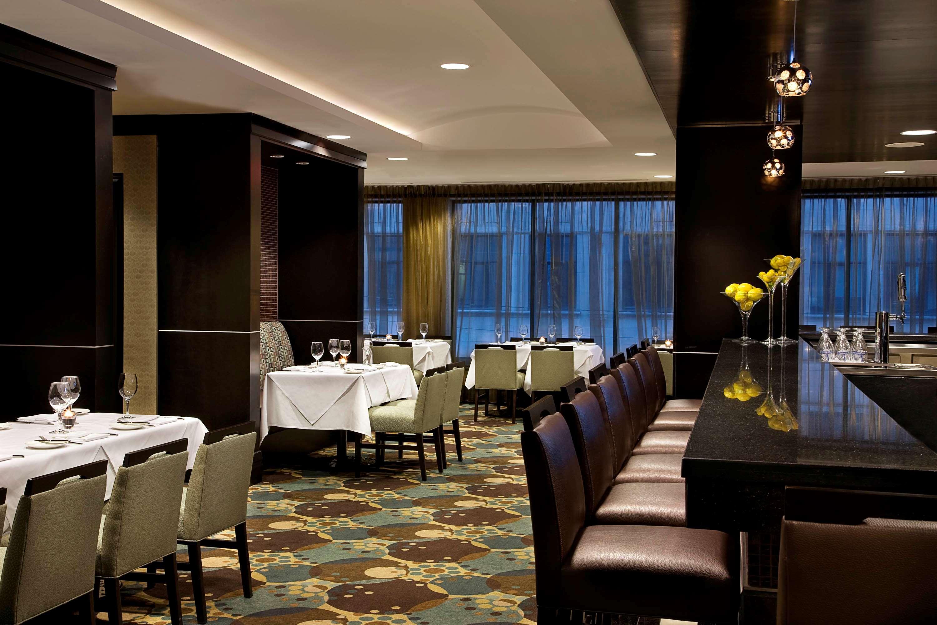 Revery Toronto Downtown, Curio Collection By Hilton Restaurant foto