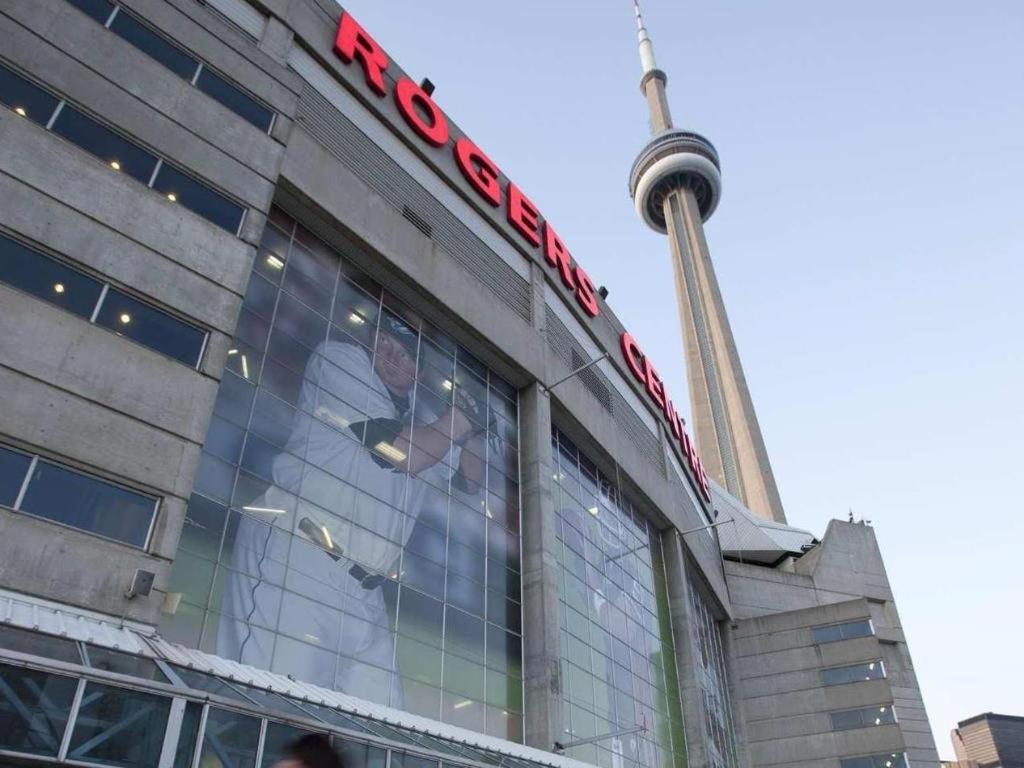 Revery Toronto Downtown, Curio Collection By Hilton Exterior foto