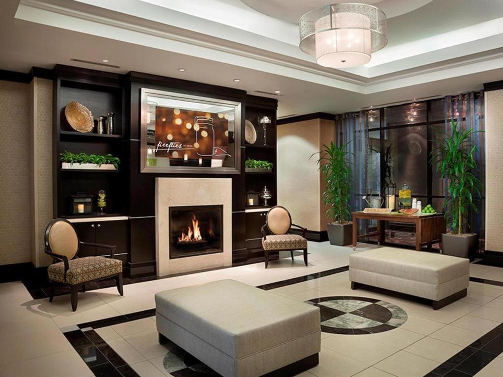 Revery Toronto Downtown, Curio Collection By Hilton Exterior foto