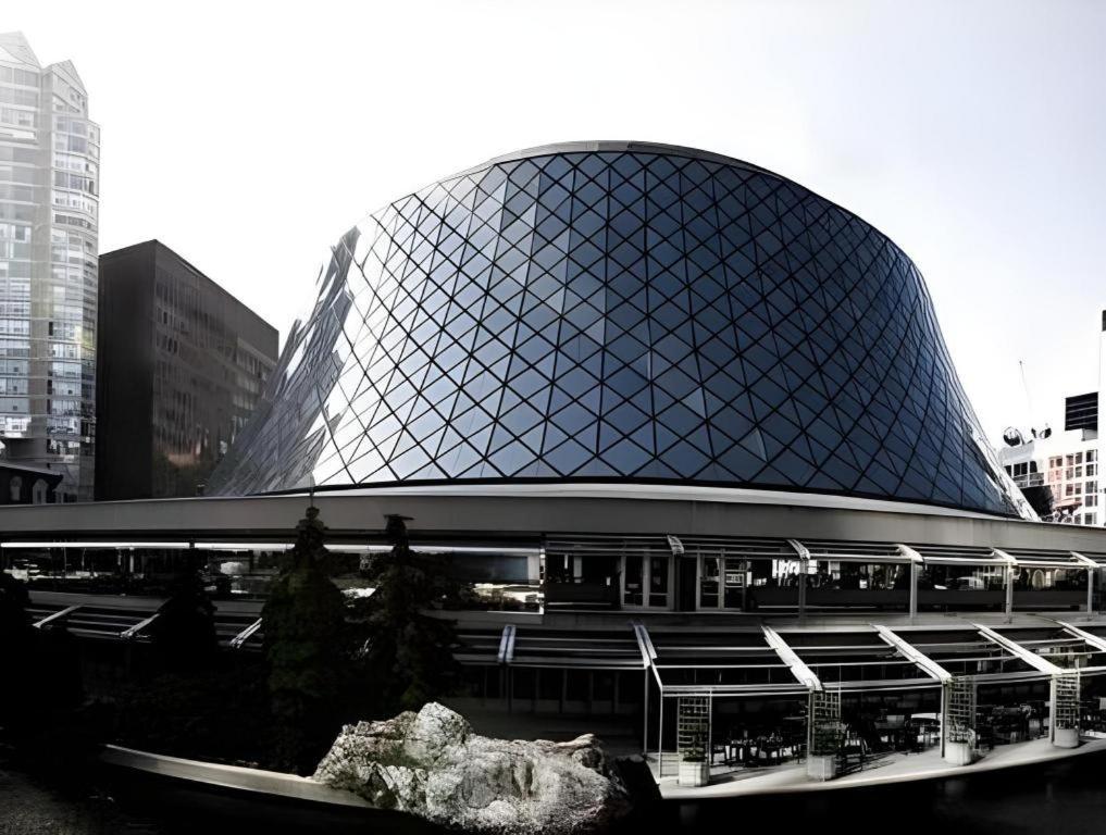 Revery Toronto Downtown, Curio Collection By Hilton Exterior foto