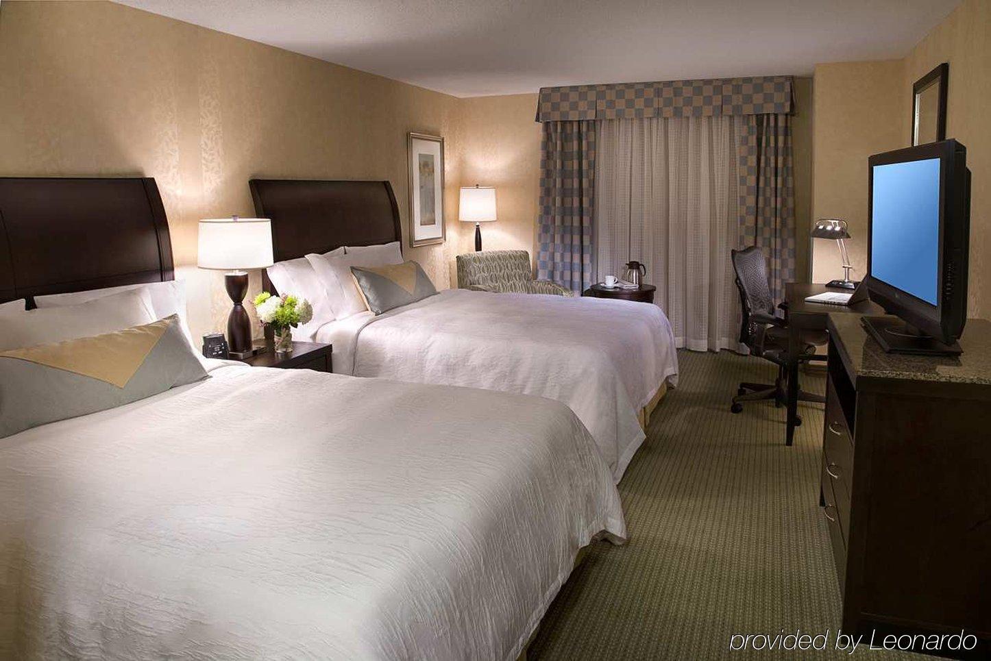 Revery Toronto Downtown, Curio Collection By Hilton Zimmer foto