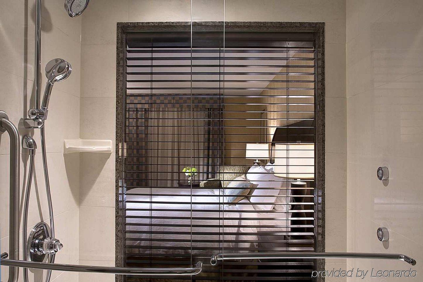 Revery Toronto Downtown, Curio Collection By Hilton Zimmer foto